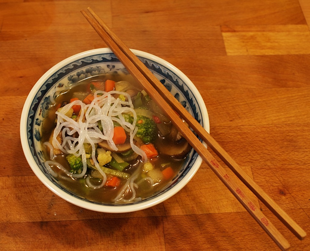 Suppe mit Shirataki-Nudeln