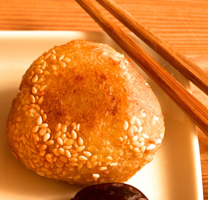 Süße frittierte japanische Reisbällchen mit Datteln - Ewertonline.de
